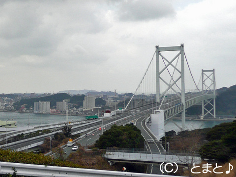 和布刈公園展望台から関門橋を望む