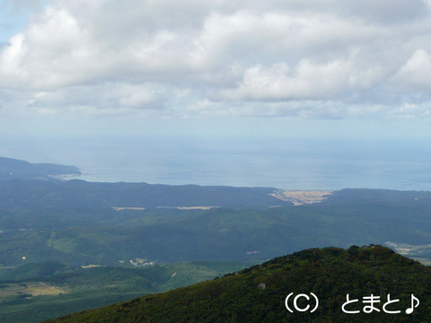 岩木山8合目から日本海を望む
